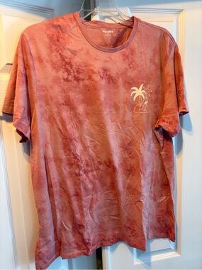 Old Navy Men's Mauve Tie-Dye Short Sleeve Tee with Palm Graphic